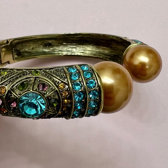 Heidi Daus Coral Pearl Clamp Bangle with Aqua Crystals - Picture 13 of 17